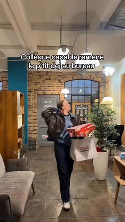 Freshly packed doughnuts, perfect for breakfast or dessert, available at Krispy Kreme - CC Forum des Halles.