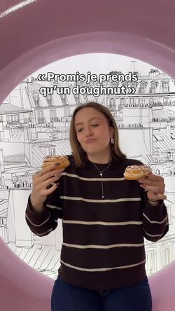 Dégustation de doughnuts dans un cadre stylé, parfait pour le café ou le petit-déjeuner au Krispy Kreme.